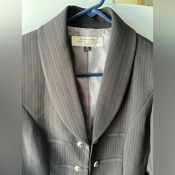 Tahari NEW Julian Black Pinstripe Suit Jacket, Women’s Sz 2P - Picture 5 of 9